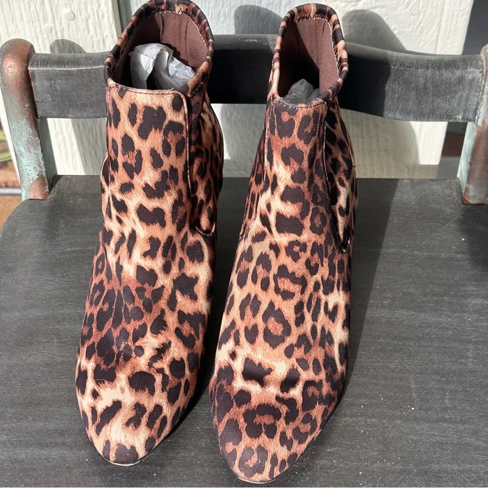 Donald J Pliner Vintage Y2K Vero Cuoio Leopard 3” Kitten Heel Booties Boots 8